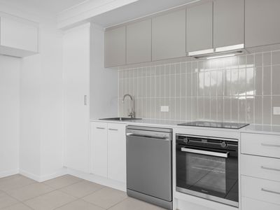 2 / 66 Austin Way, Park Ridge
