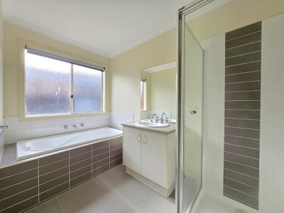 7 Romek Way, Truganina