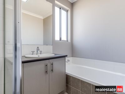 18 Packer Rise, Hammond Park