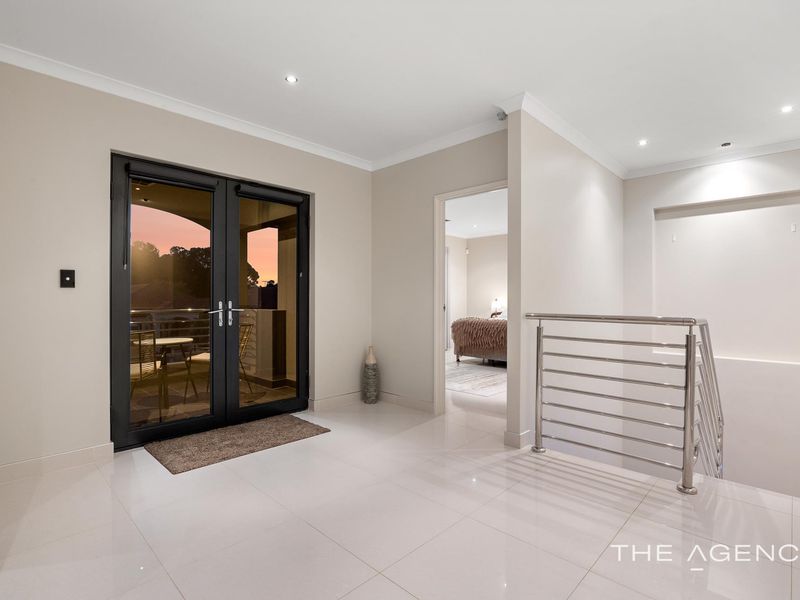 4 Sandford Avenue, Lake Coogee