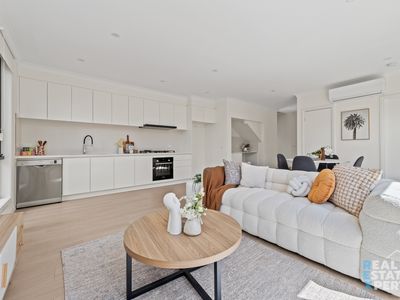 7 / 5 Sylvanwood Crescent, Narre Warren