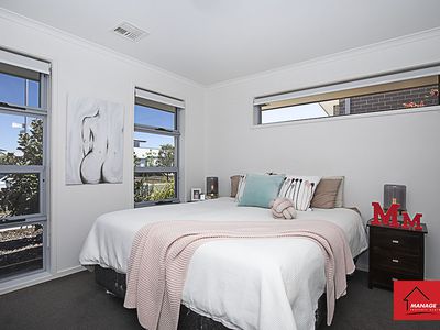 76 Cocoparra Crescent, Crace
