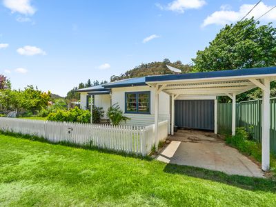 8 Foxlow Street, Captains Flat