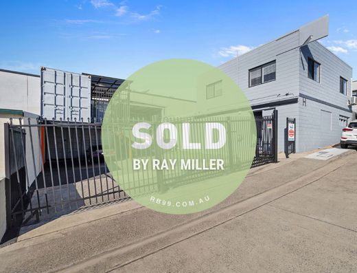 Freestanding Industrial Unit with Yard - Versatile & Ready to Occupy