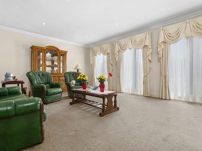 12 Glenns Court, Woodend