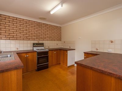 1 / 3 Rothsay Court, Dubbo