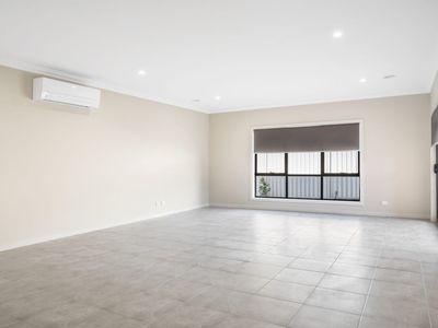 5 / 1 Roger St, Romsey