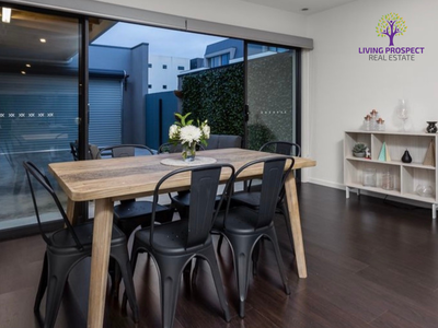18 Paradise Parade, Point Cook