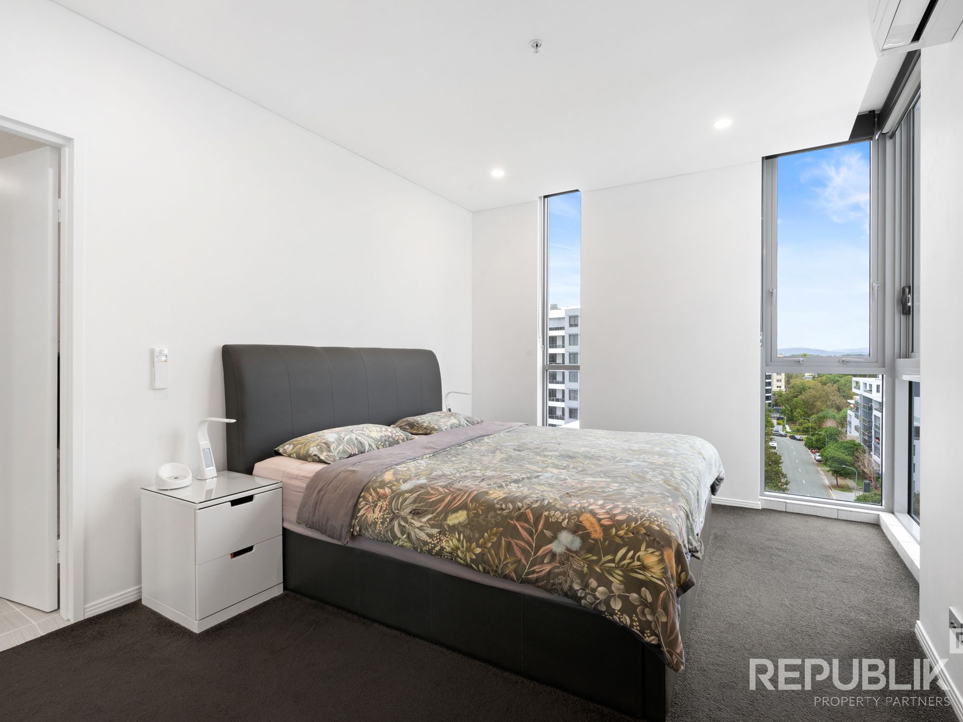 1102 / 4 COMO CRESCENT, Southport