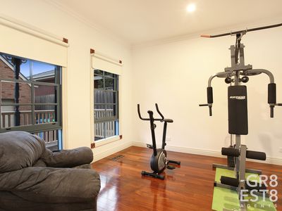 2 Livingstone Rise, Lynbrook