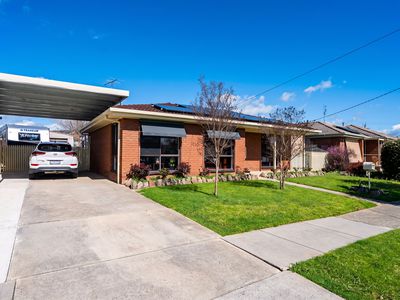 19 LLOYD STREET, West Wodonga