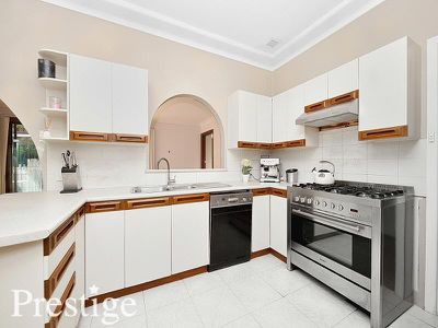 34 Lynwen Crescent, Banksia