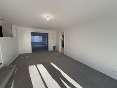 18 Walter Bull Crescent, Griffith