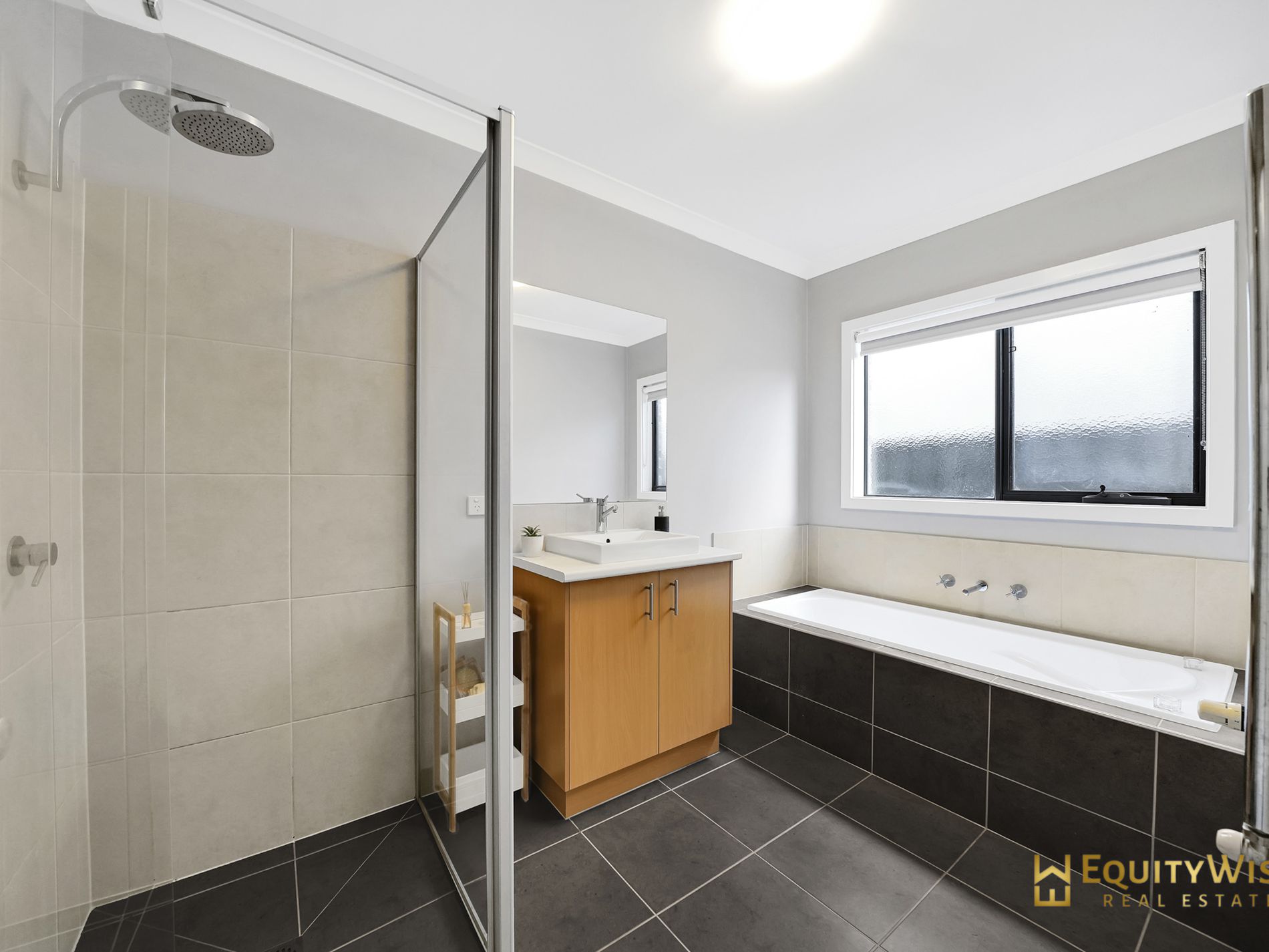 40 Holyoake Parade, Manor Lakes