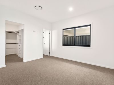 21 Hatter Circuit, Calderwood