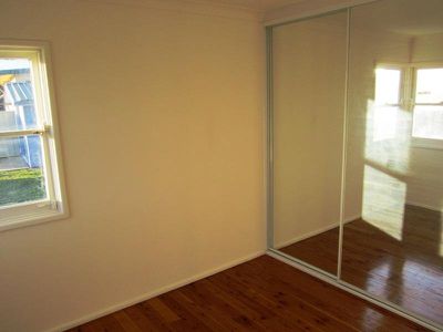 2 / 4 Banksia Avenue, Windang