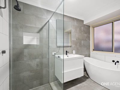 4 Cheltenham Pl, Forest Lake