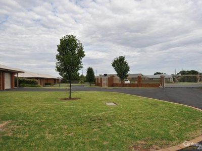 11 / 5 John Brass Place, Dubbo