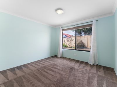 8 Marra Way, South Lake