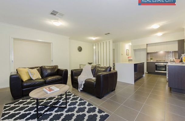 15 Thoresby Circuit, Craigieburn