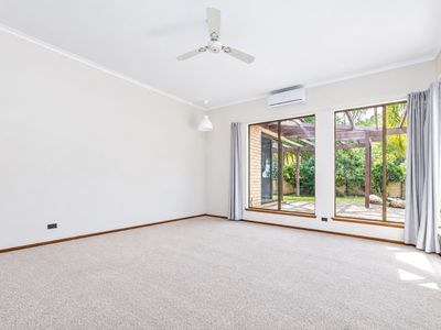 5 Lakeside Road, Churchlands