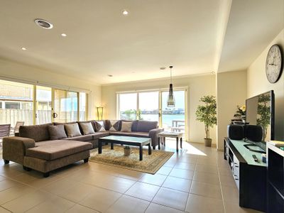 209 Sanctuary Lakes South Boulevard, Point Cook