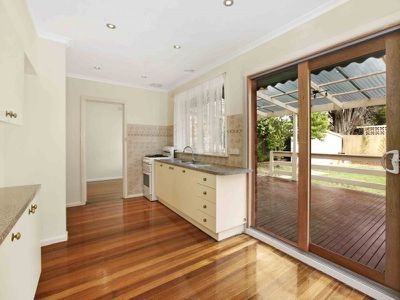 41 Caroline Crescent, Blackburn North
