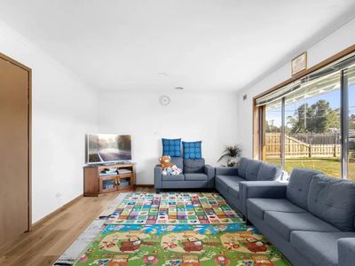 4 Oshannessy Street, Pakenham