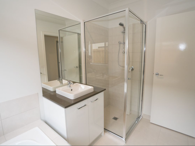 13 Highbury Road, Werribee