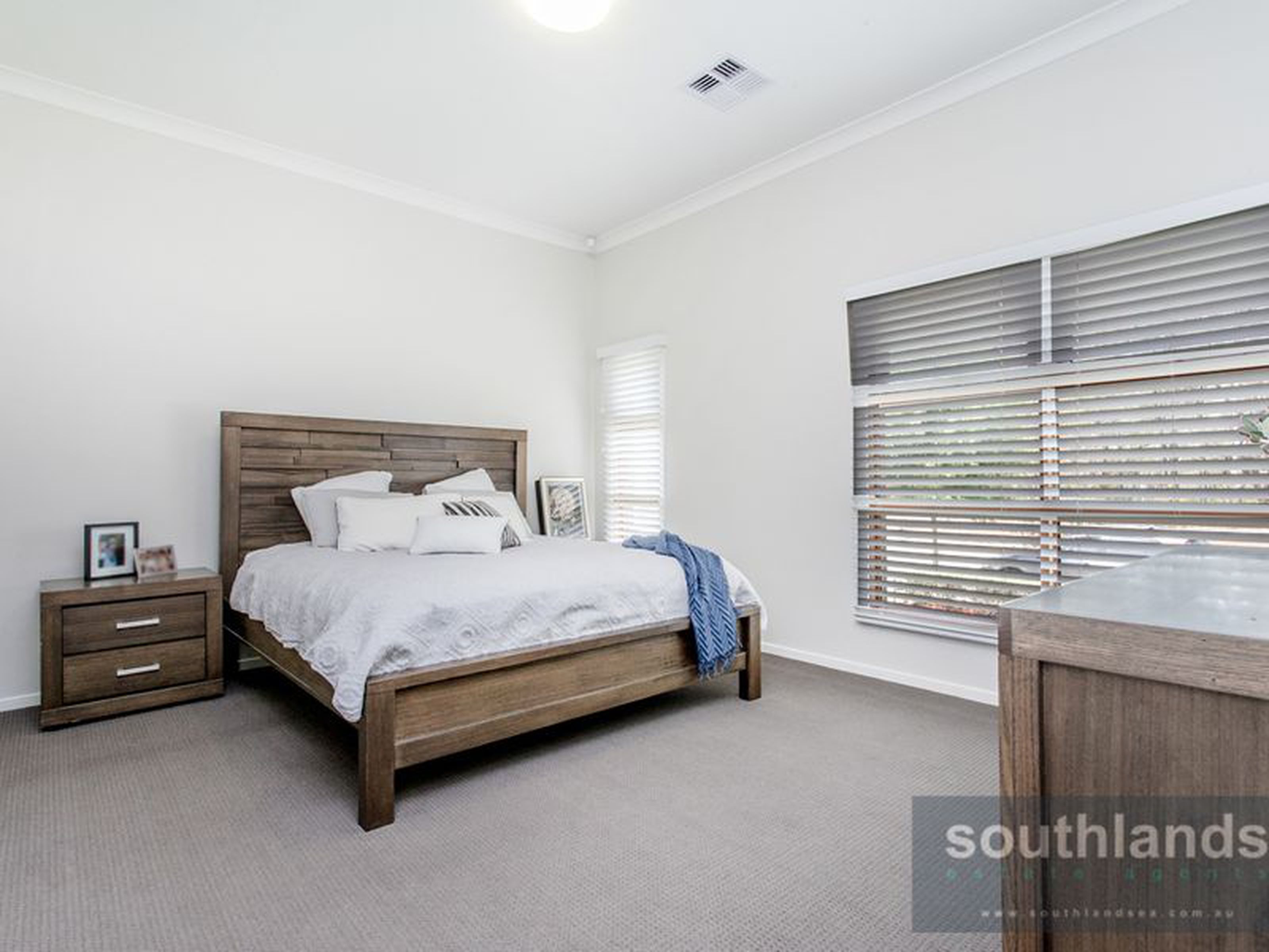 17 Equestrian Circuit, CLAREMONT MEADOWS