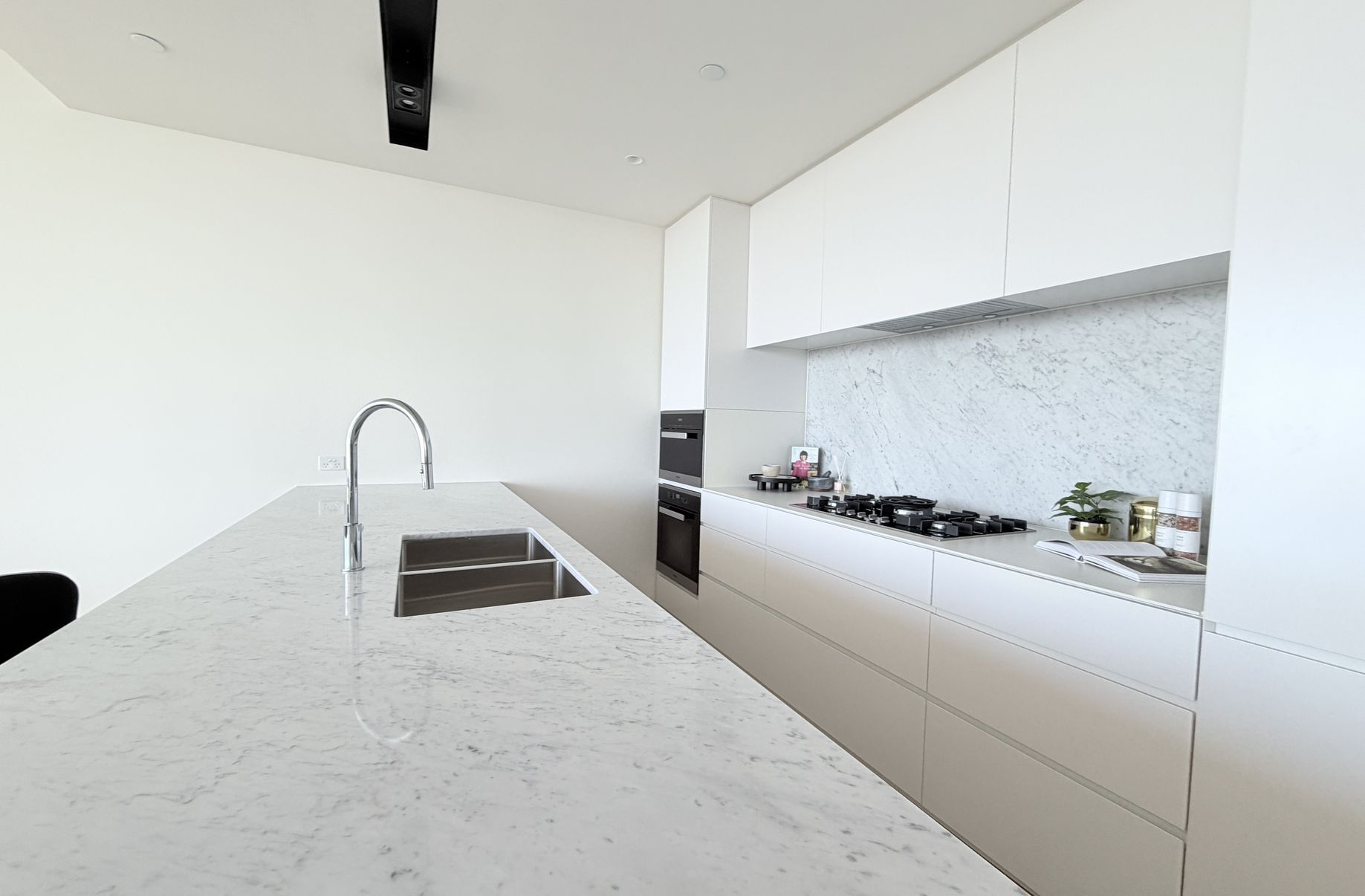 9403 / 70 Southbank Blvd, Southbank