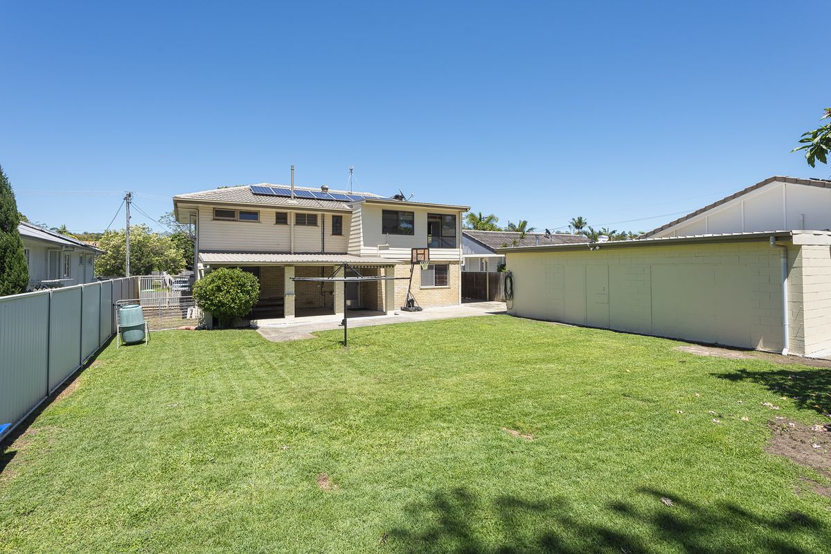 Space and Opportunity: Your Ideal Currumbin Waters Home!