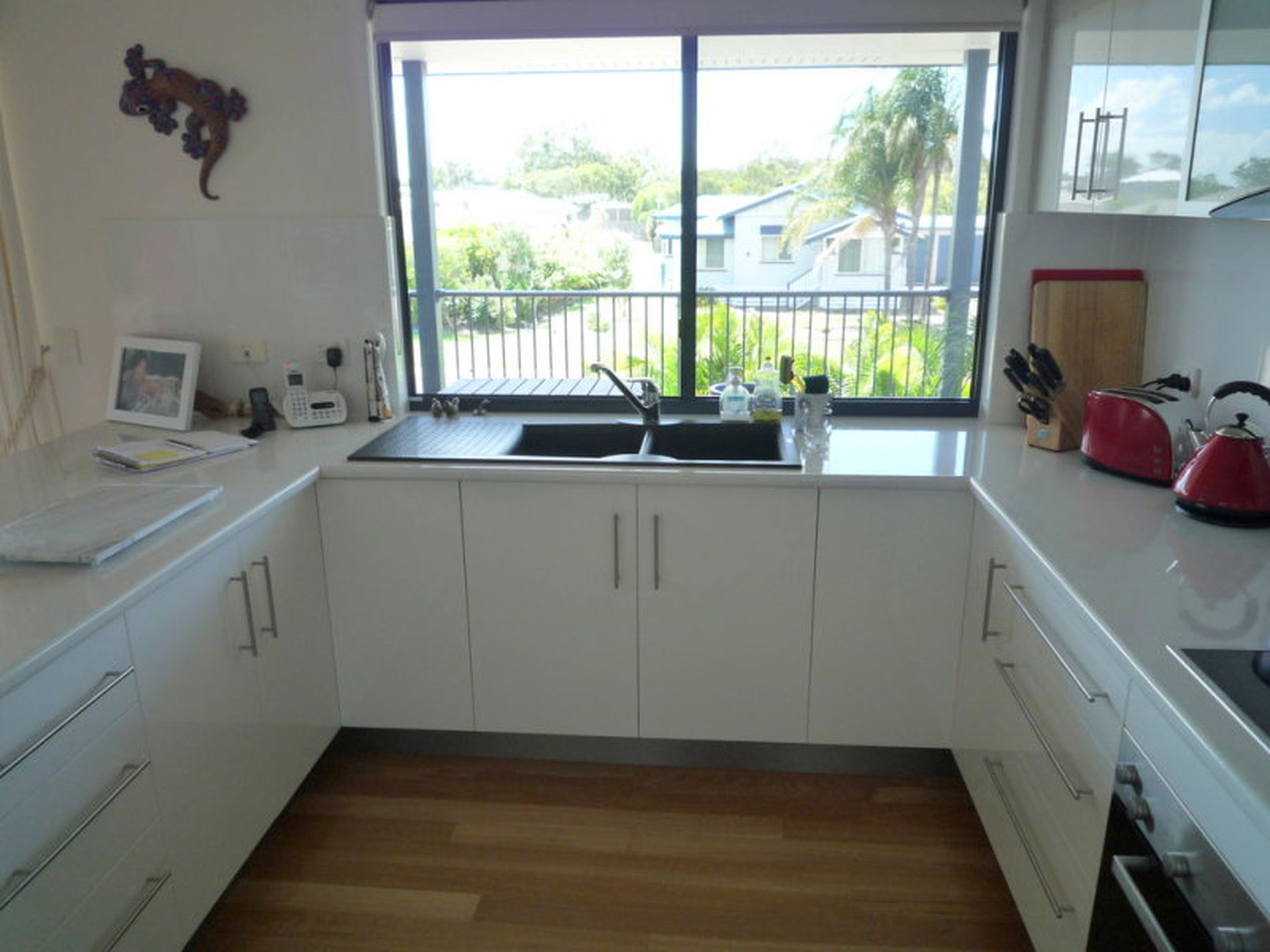 12 Sunset Avenue, Woodgate