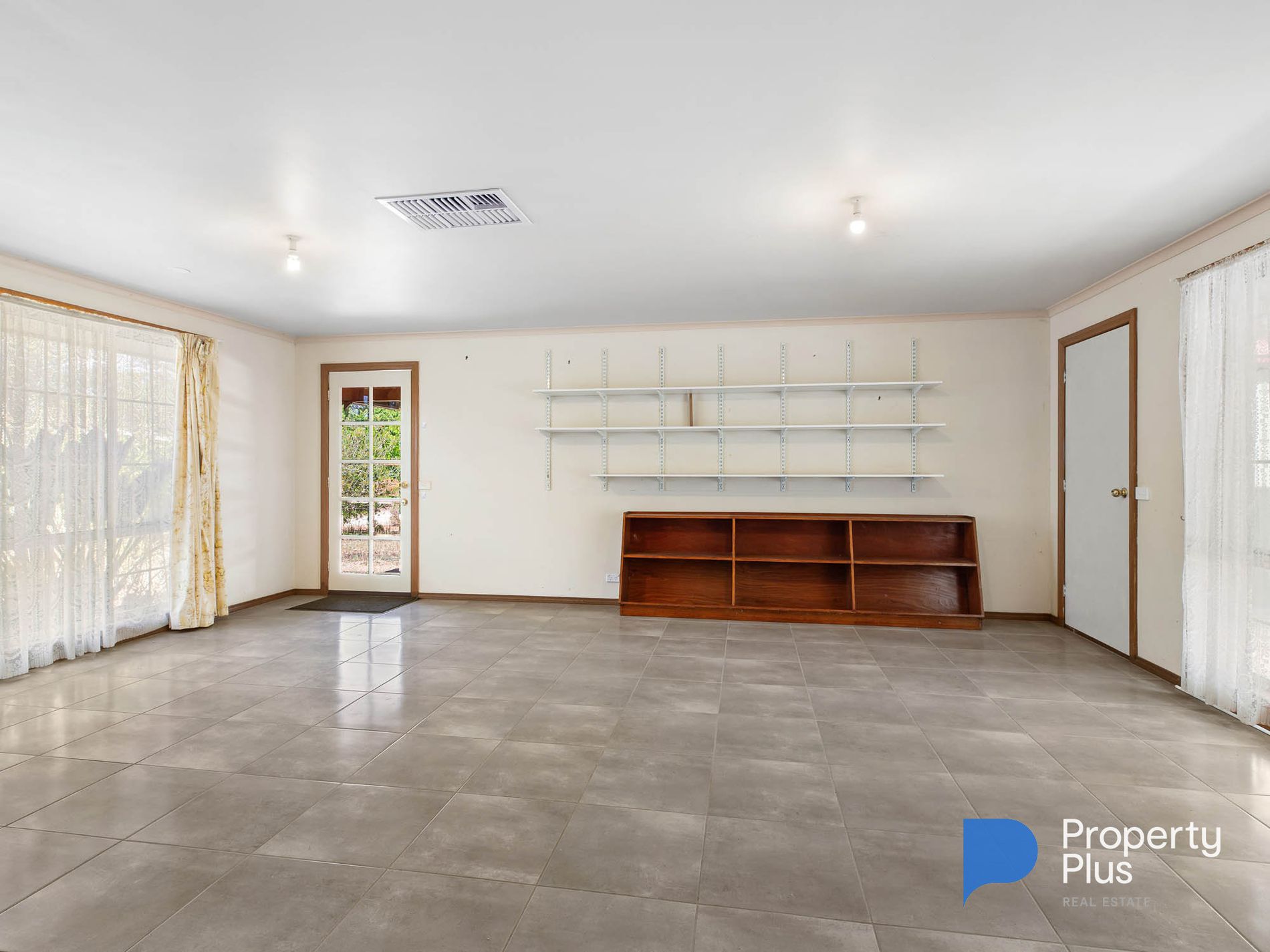 6 Peake Court, Ascot