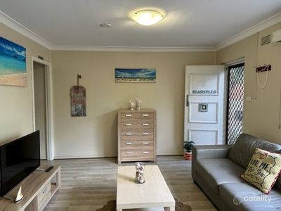 6 / 4 Mosbri Crescent, The Hill