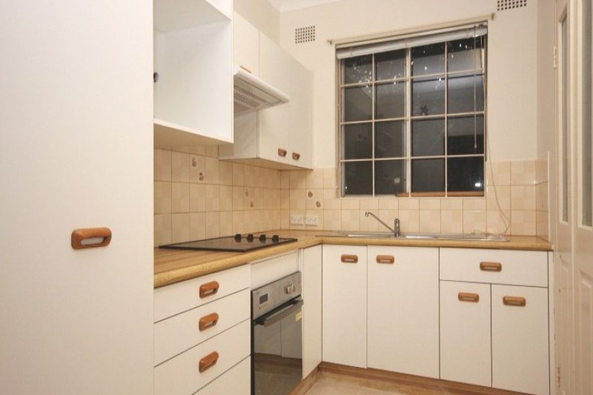 2 Exeter Road, Homebush West