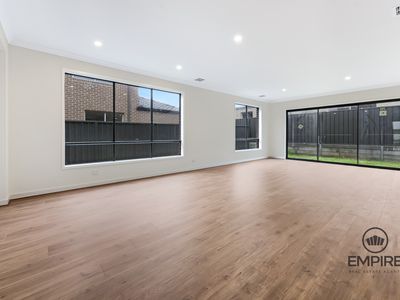 74 Yaralla Circuit, Clyde