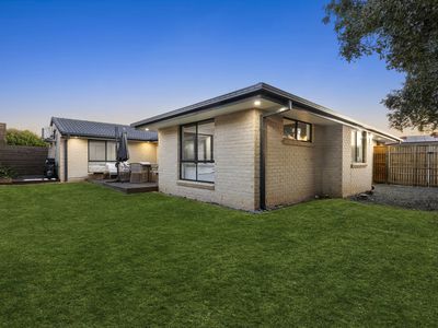 5 Eggleton Place, Wakerley