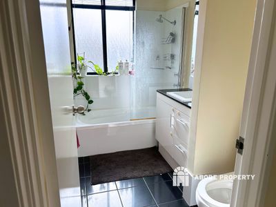 12 Coomer Elbow, South Guildford