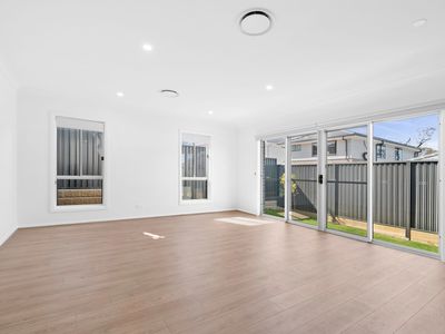 10 Sprowle Street, Rouse Hill