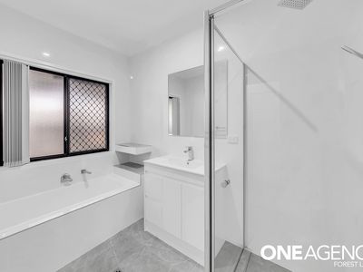 49 Admiral Crescent, Springfield Lakes