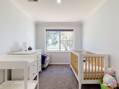 29 Meadowbank Drive, Dubbo