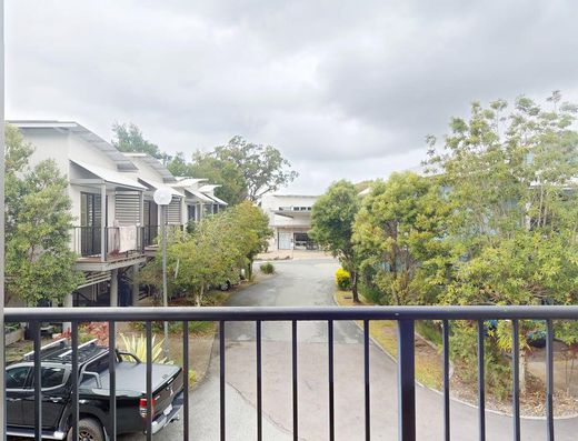 Great Unit in a Perfect Location image 8