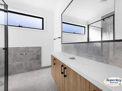 6 Palmdale Crescent, Mambourin