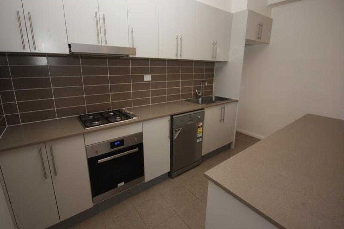 A20 / 100 Kenyons, Merrylands