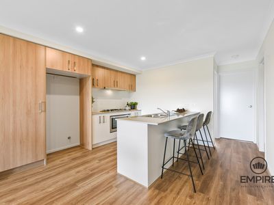 6 Mahara Walk, Cranbourne West