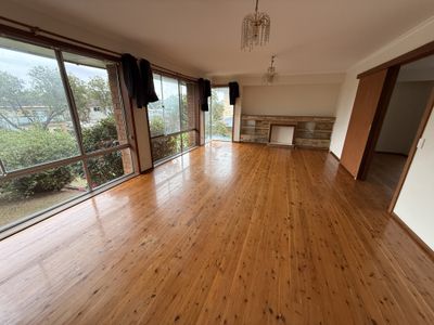 115 The Parkway, Bradbury