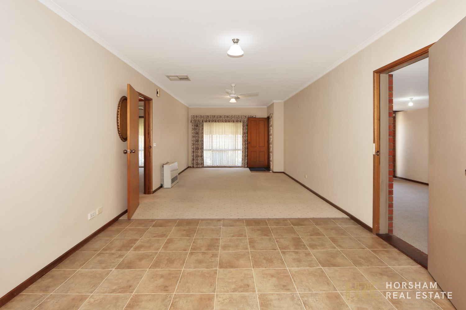 2 / 5 George Street, Horsham