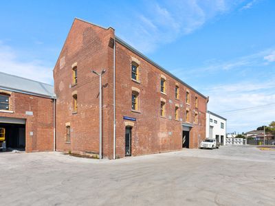 6 / 10 Mc Robert Street, Newport