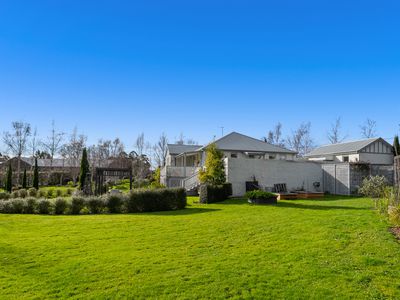 20 Woodbridge Hill Road, Woodbridge